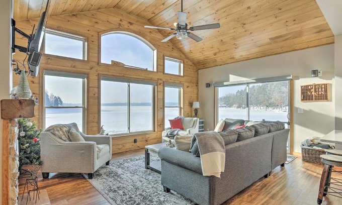 Harshaw House | Family-Friendly Lakeside Haven on Big Bearskin Lake