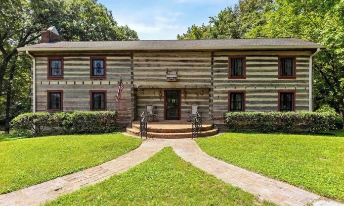 Franklin Cabin | Welcoming Cabin at Harding with Breakfast & Kitchen Access