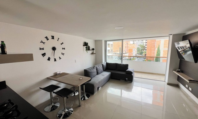 La Castellana Apartment | Spacious Laureles Apt: 3 BR, Balcony, Parking & All Amenities