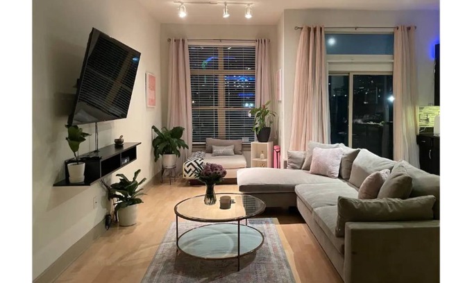 Deep Ellum Apartment | Spacious Loft - Downtown View