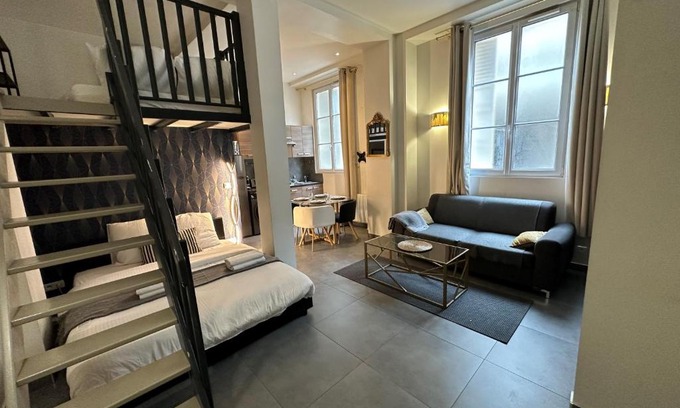 Val-de-Grace Apartment | Stylish Loft Steps from Jardin du Luxembourg - Rated 8/10