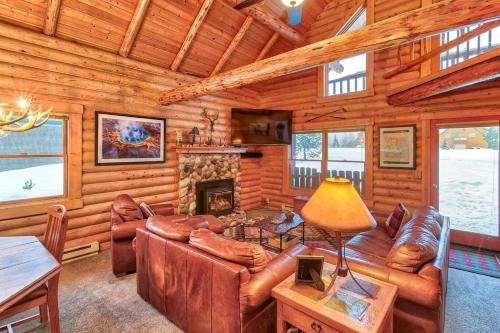 Island Park House | Spacious Log Cabin Retreat with Game Room & Hot Tub Near Island Park, Idaho