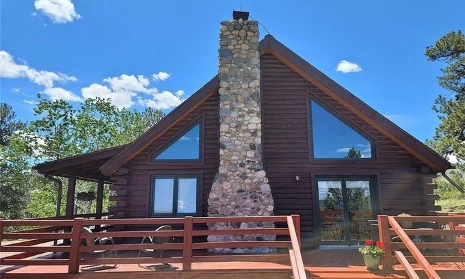 Park County House | Inviting Log Cabin with Mountain Views & Breakfast Included
