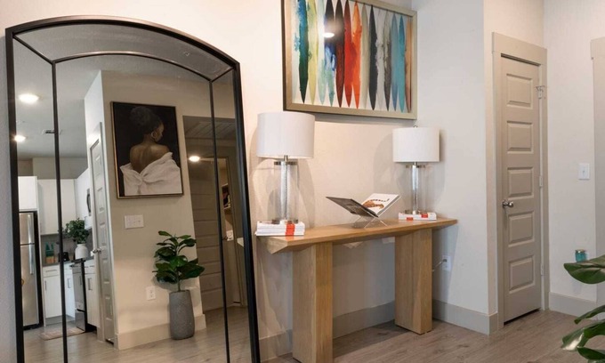 Woodlake - Briar Meadow Apartment | Elegant Apartment in Galleria HTX with Family-Friendly Amenities