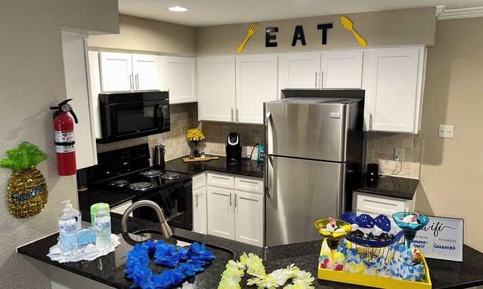 Astrodome Apartment | Premier Apartment near MED-CTR, NRG & Downtown with Pool