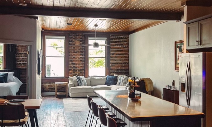 Hammond Apartment | Spacious Luxury Condo in the Heart of Downtown Hammond!