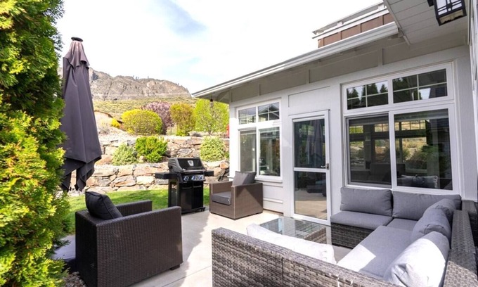 Okanagan-Similkameen House | Spacious Luxury in The Meadows – Perfect for Families & Groups!