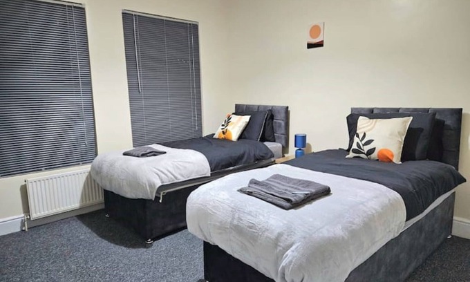 Coventry House | Relaxing Hotel Near City Center with Free Parking & Spa