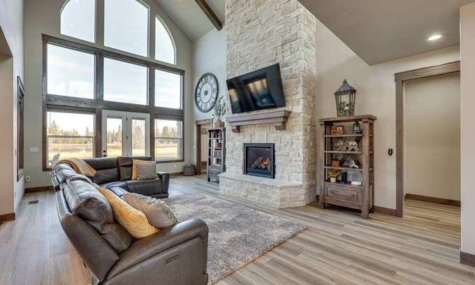 McCall House | Relaxing McCall Getaway with Private Lake Access & Spa
