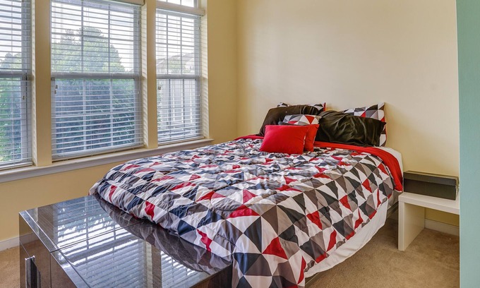Mechanicsville House | Top-Rated Mechanicsville Townhome with Balcony & Spa