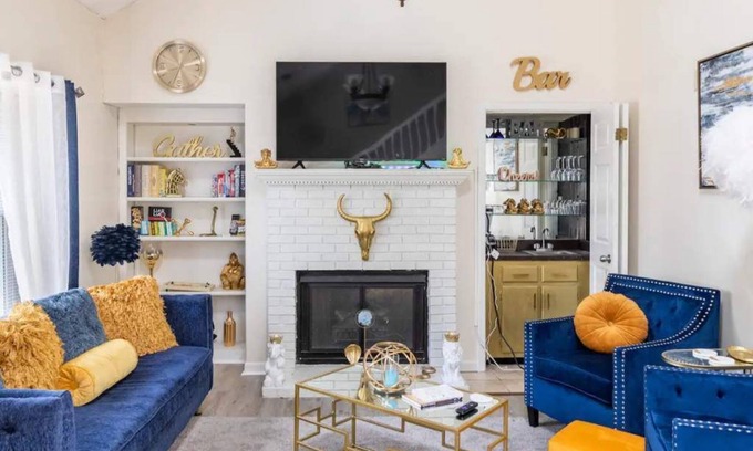 Ellendale House | Stylish 2BR Oasis with Loft and Fantastic Amenities