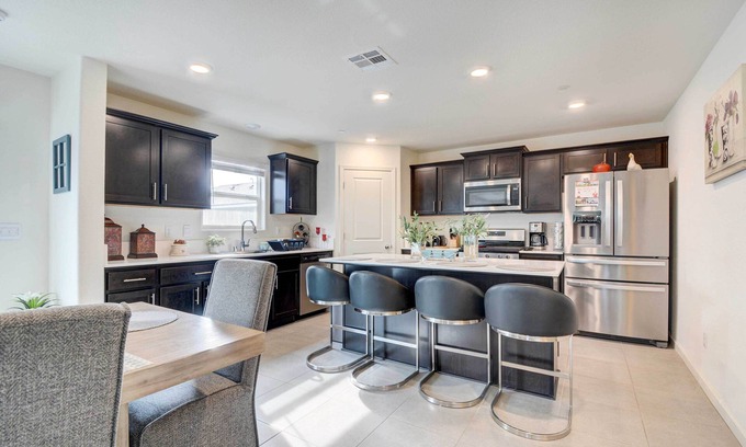 Merced House | Inviting Merced Vacation Rental with Spa & Breakfast