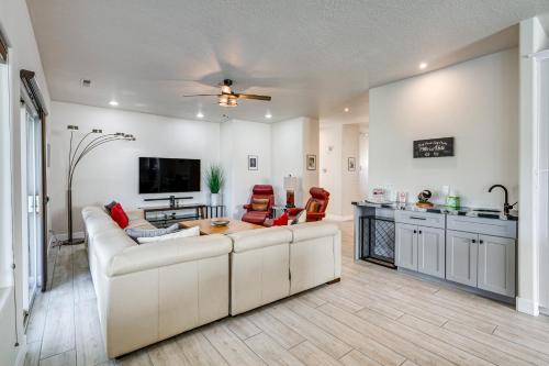 Mesquite House | Relaxing Mesquite Getaway - Steps from the Golf Course