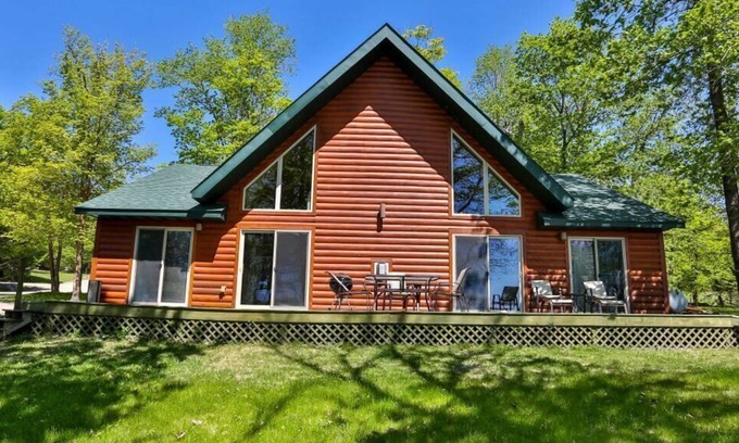 Puposky Cabin | Spacious Minnesota Family Cabin - Private Jacuzzi & Lake Views