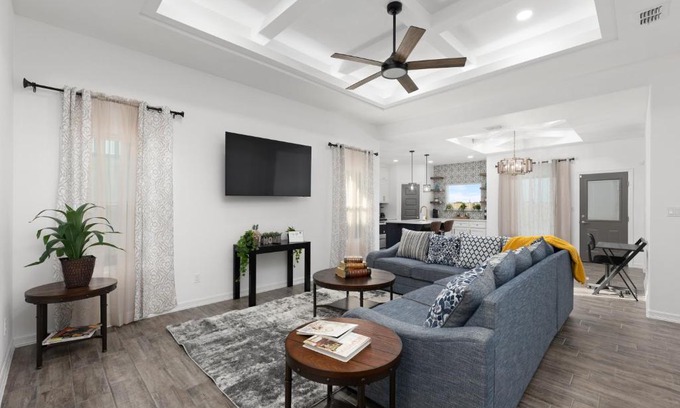 Edinburg House | Modern 3-Bed House with Garage Near Family-Friendly Sites