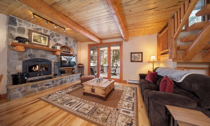 Fraser House | Modern 3-Bedroom Retreat in Fraser, Pet Friendly & Inviting