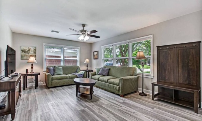 Jacksonville House | Modern 3 Bedroom Home Near NAS Jax - Pet Friendly & Rated 9.4