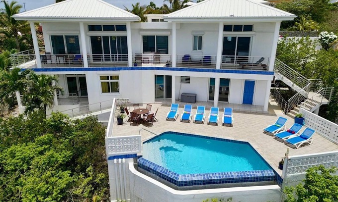 Dawn Beach Estates Villa | Spacious, Modern 6-Bedroom Villa in Lovely Dawn Beach