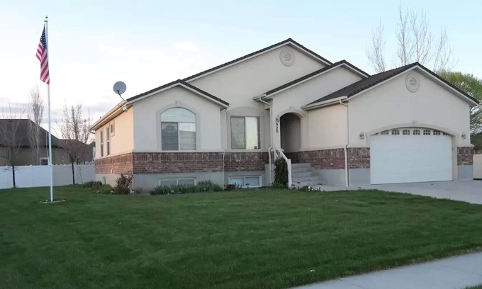 Tremonton House | Spacious Modern Basement with Private Entrance