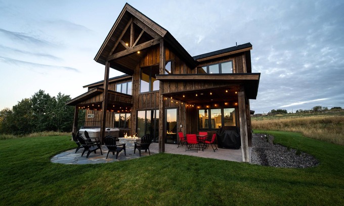 Ashton Cabin | Modern Cabin Retreat with 4 Suites, Hot Tub & Spa