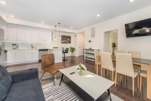 North Bergen Apartment | Modern Condo in NYC: Pet & Child Friendly Retreat