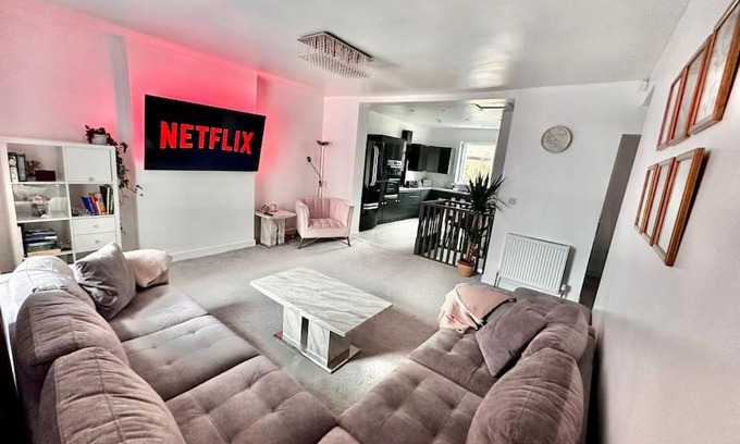 Rochdale Apartment | Modern Duplex Apartment with Family-Friendly Amenities