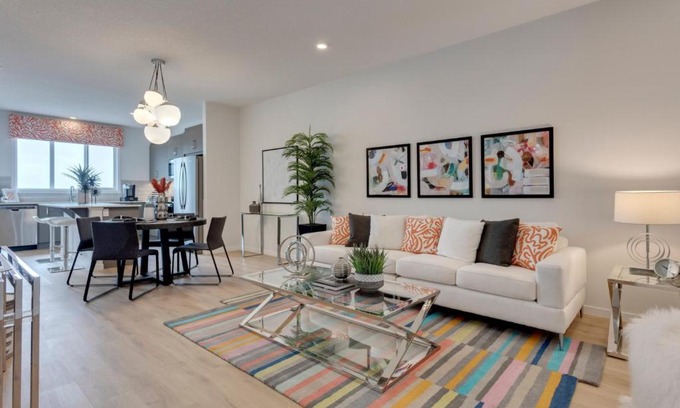 Southeast Calgary House | Modern Home with King Bed & Office - Guest Rated 9.9