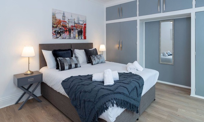 Portsmouth House | Modern House with Free Parking & Family-Friendly Amenities