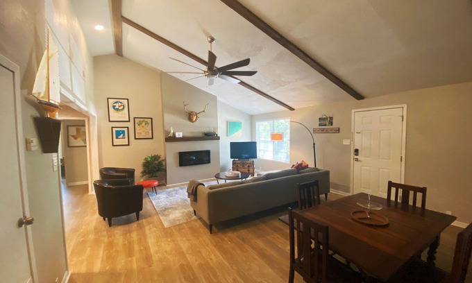 Gordonville House | Modern Lake Retreat with Deck - Guest Rated 9.8/10!