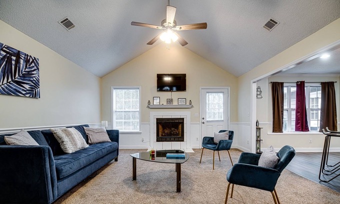 Hinesville House | Spacious Modern Retreat near Fort Stewart