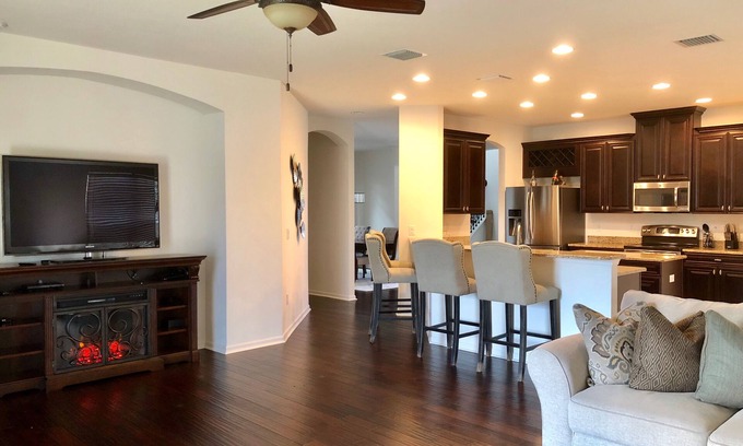 Riverview House | Modern Retreat for Gatherings in Tampa Bay, Rated 9.8/10