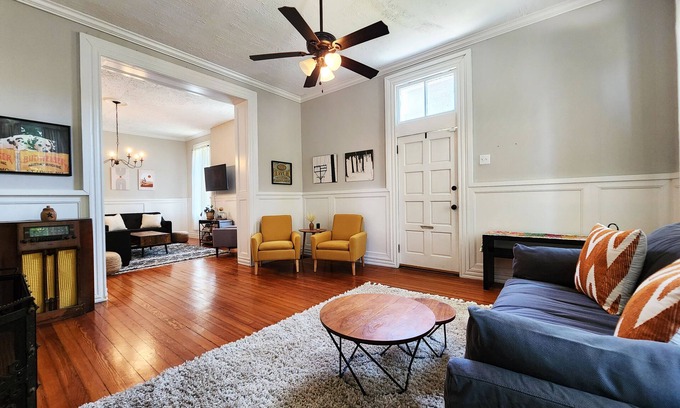 Benton Park House | Family-Friendly St. Louis Modern Retreat with Hot Tub