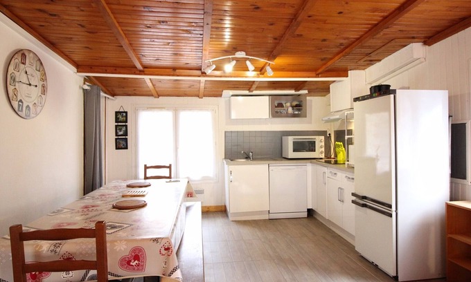 Mont-Dore Apartment | Comfortable 2-Bedroom Apartment Le Mont-Dore for Families
