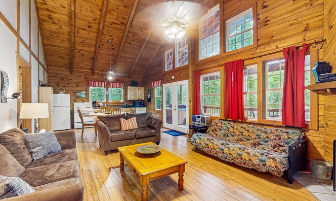Sautee Nacoochee Cabin | Inviting Blue Ridge Mountain Cabin with Deck, WiFi & Pets Allowed