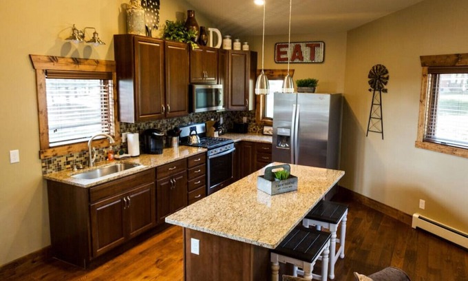 Estes Park Cabin | Mountain Condo with Breathtaking Views and Jacuzzi