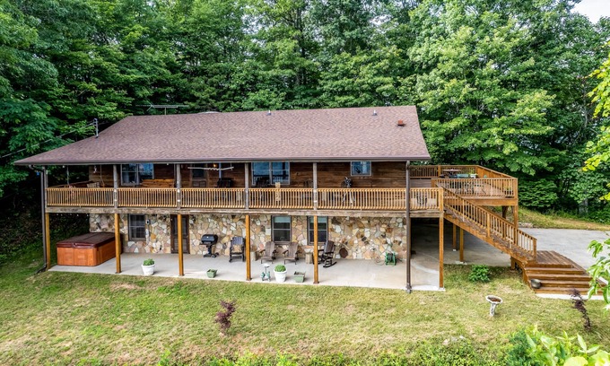 Franklin Cabin | Inviting Mountain Retreat with Game Room and Hot Tub