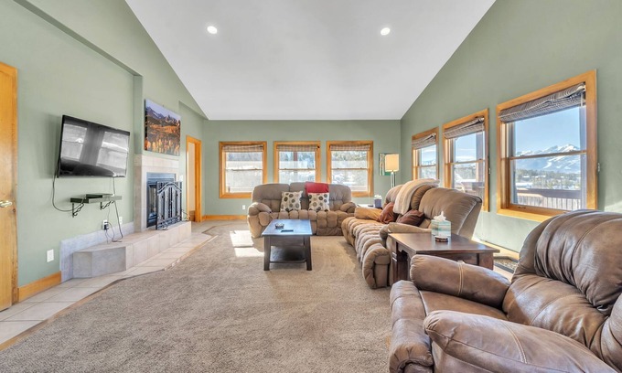 Dillon House | Guest Rated 10/10: Dillon Mountain House with Kitchen