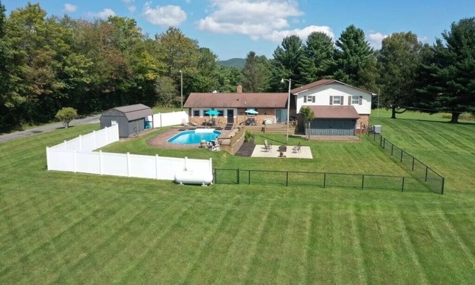 Sugar Grove House | Serene Escape with Private Pool & Hot Tub, 10/10 Rating!