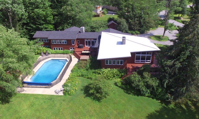 Stowe Area House | Family-Friendly Mountain View Home with Hot Tub & Pool