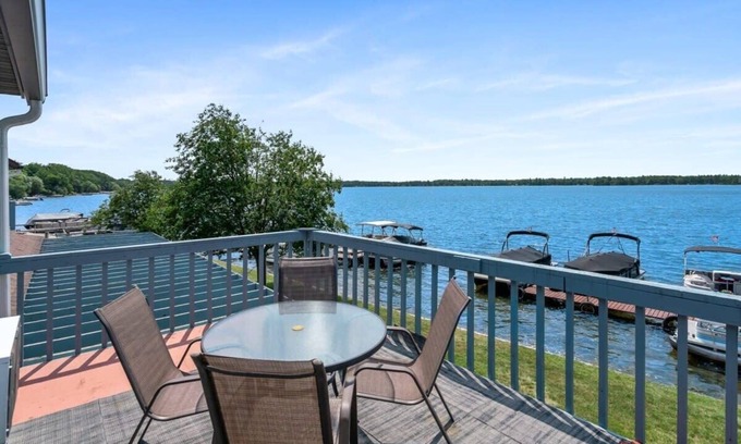 Mayfield Apartment | Scenic Multi-Level Suite with Breathtaking Lake Views