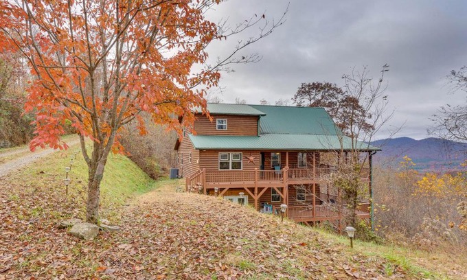 Murphy House | Pet-Friendly Murphy Retreat with Decks and Game Room