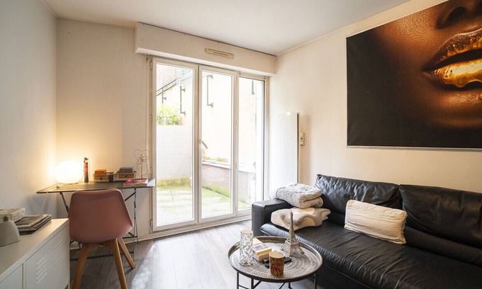 Parchamp–Albert Kahn Apartment | Inviting Retreat with Terrace and Garden for Families