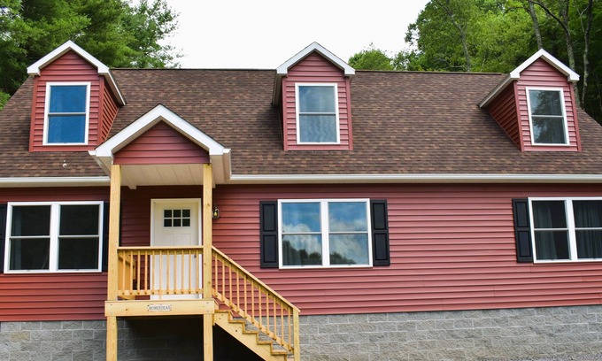 Pocahontas House | Spacious new home built 2025. Great private outdoor area. Tons of amenities.
