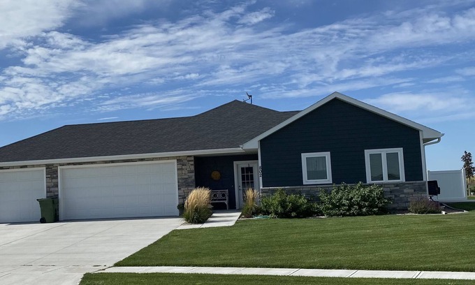 Kearney House | Inviting Country Retreat with Family-Friendly Amenities