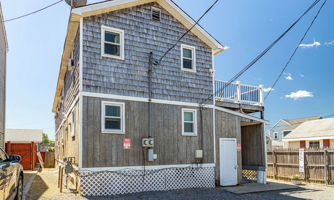 Hampton House | Cozy Ocean Home Steps from the Beach - Guest Rated 9.8