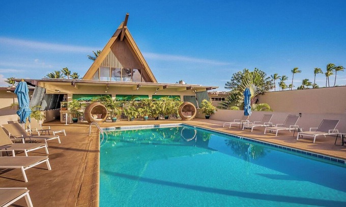 Kahului Hotel | Ideal Hawaii Getaway: Ocean View, Pool & Gym Await You