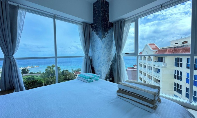 Lapu-Lapu Apartment | Oceanview Corner Suite with Pool & Restaurant – Guest Rated 10/10