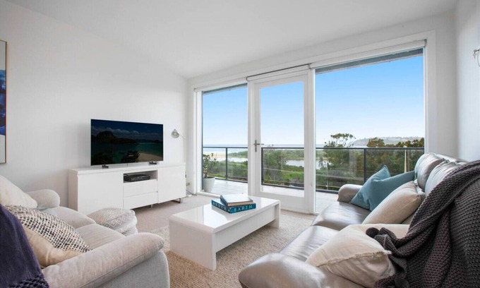 Collaroy Apartment | Spacious Oceanview Escape with Pool & Cabana