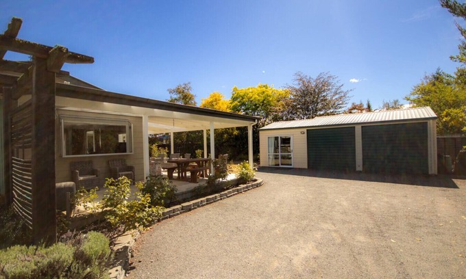 Twizel House | Unforgettable Stay on Simons Street, Twizel - Free WiFi