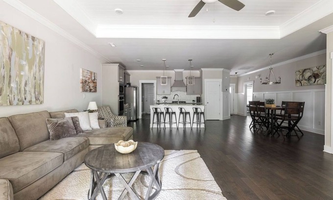 Belle Mina House | Guest Rated 9.8: Family-Friendly Ranch Style Townhouse